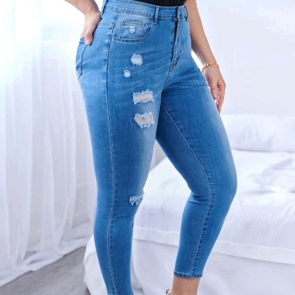 Boutique Distressed Skinny Ankle Jeans - Picture 4 of 9